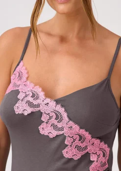 Asymetryczna koszulka nocna z mikromodalu w kolorze szarym z różowa gipiurą - Sweet Dolly