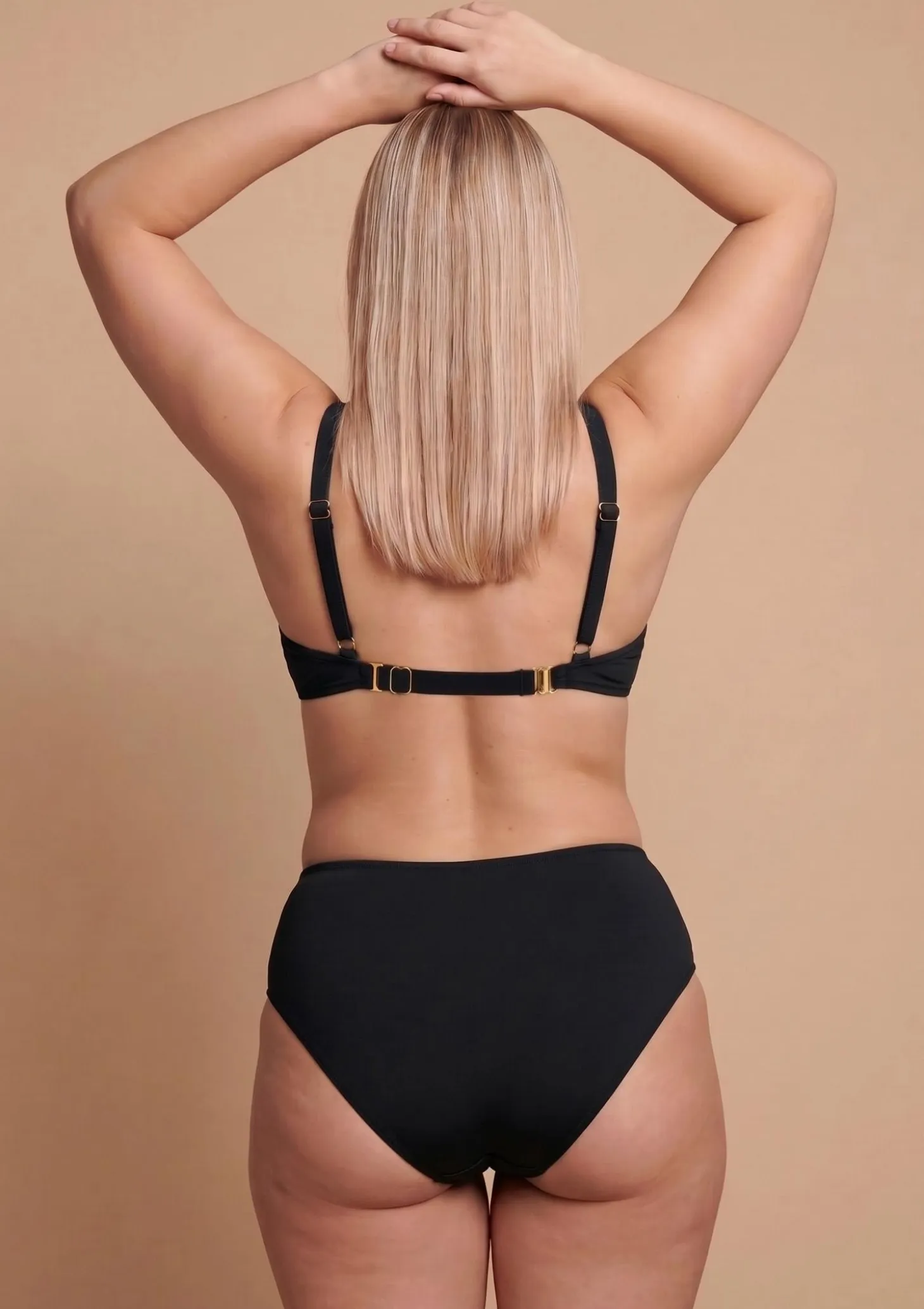 Biustonosz kąpielowy z usztywnianymi miskami modelujący biust - Bella Mare