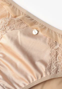 Stringi cieliste z tiulu i koronkowym akcentem Crema Caffe Poupee Marilyn